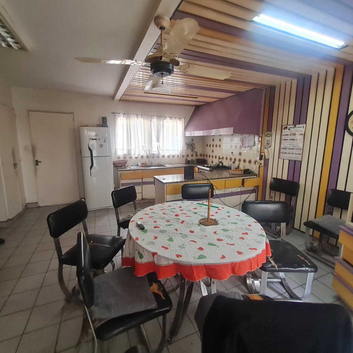 Foto de Casa 4 ambientes con garage, jardin al frente, 2 patios y terraza con, imagen 5