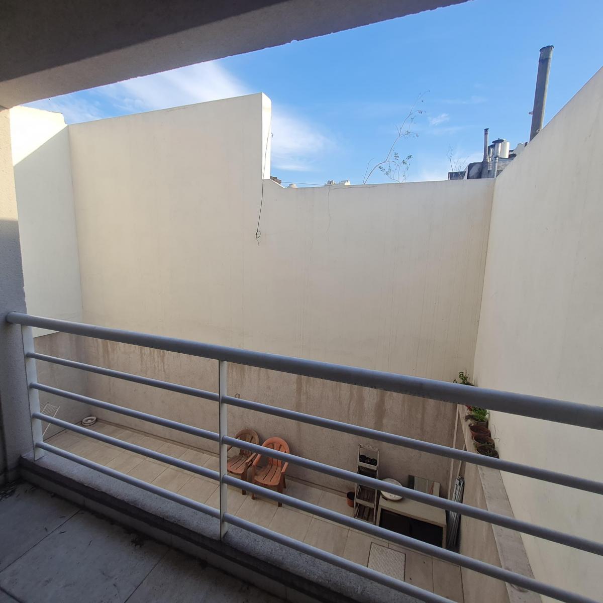 Semipiso 2 Ambientes Contrafrente con Balcon 5