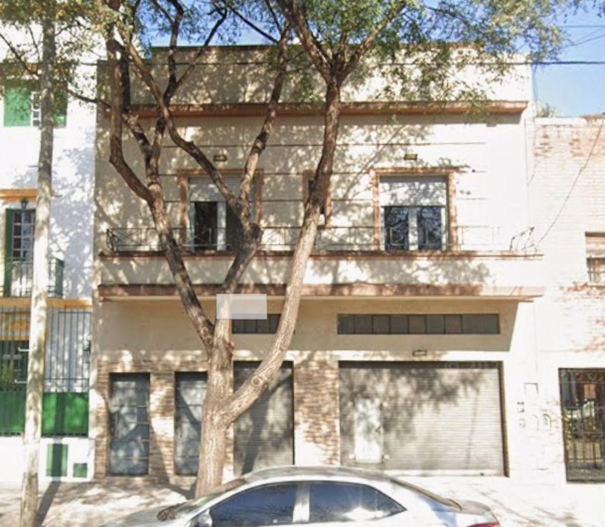 DEPARTAMETO TIPO CASA 3 AMBIENTES FRENTE CON PATIO, TERRAZA Y PARRILLA.