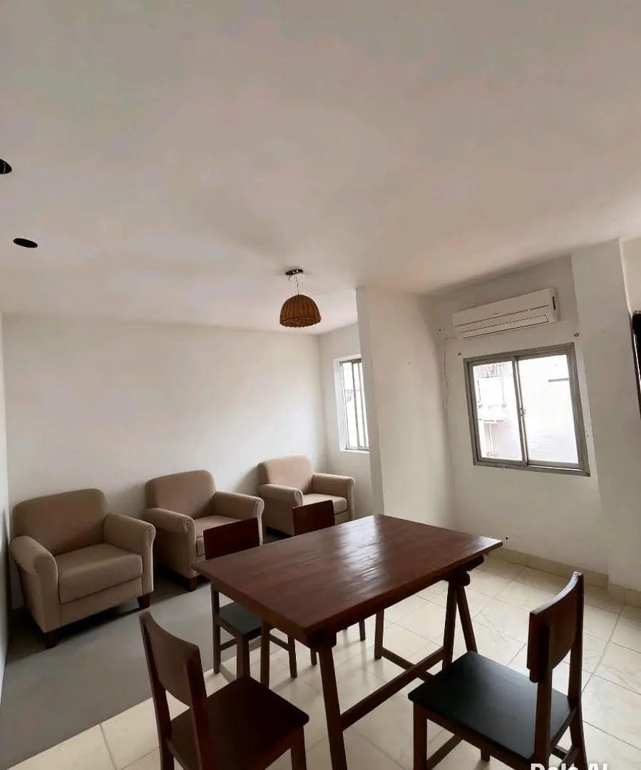 Departamento tipo casa 4 ambientes con patio y terraza ideal 2 familias 5