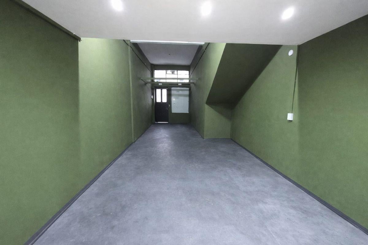 Excelente deposito con local comercial y oficinas