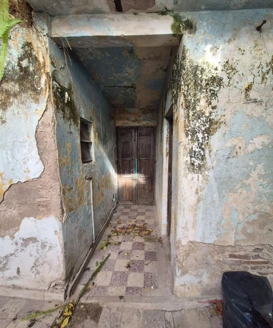 Casa 4 ambientes en esquina totalmente para reciclar 4