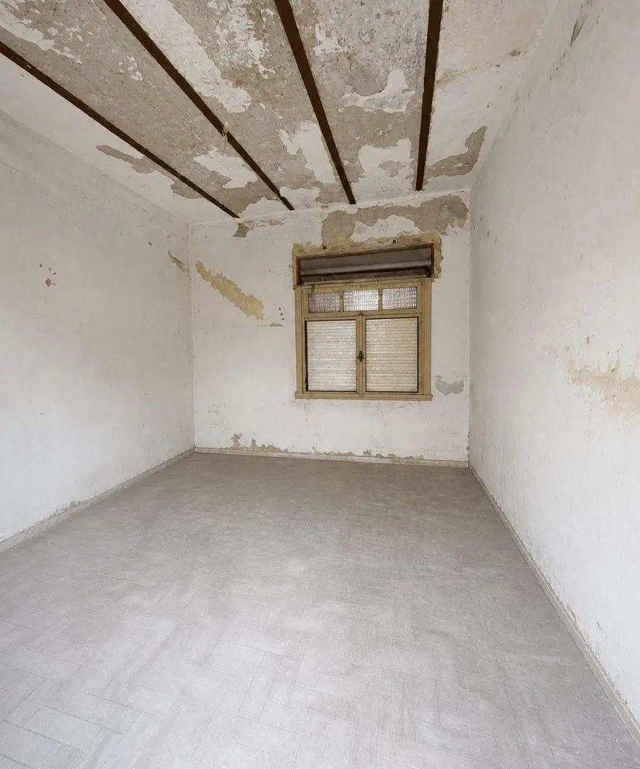 Casa 4 ambientes en esquina totalmente para reciclar 2