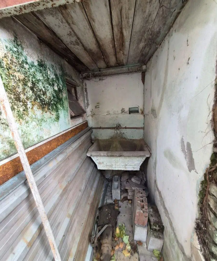 Casa 4 ambientes en esquina totalmente para reciclar 5