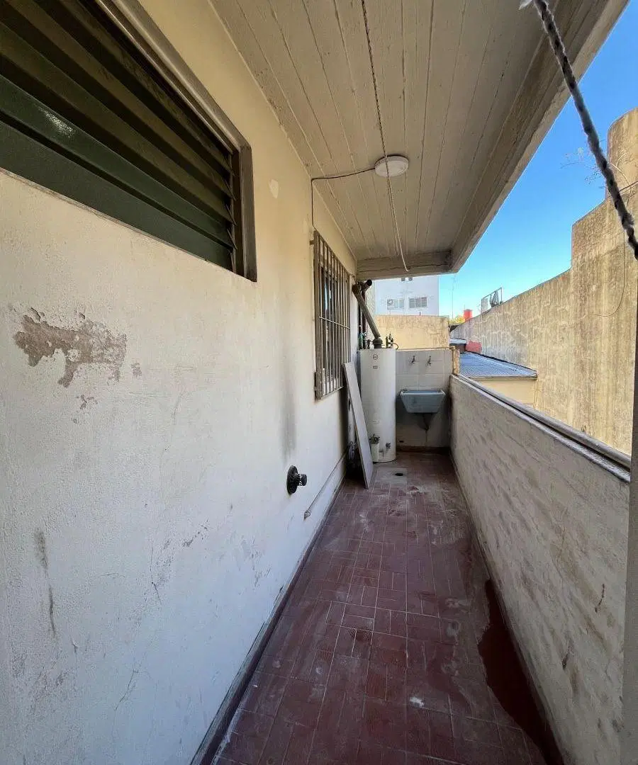 Departamento 4 ambientes frente con balcon corrido sin exxpensas 5