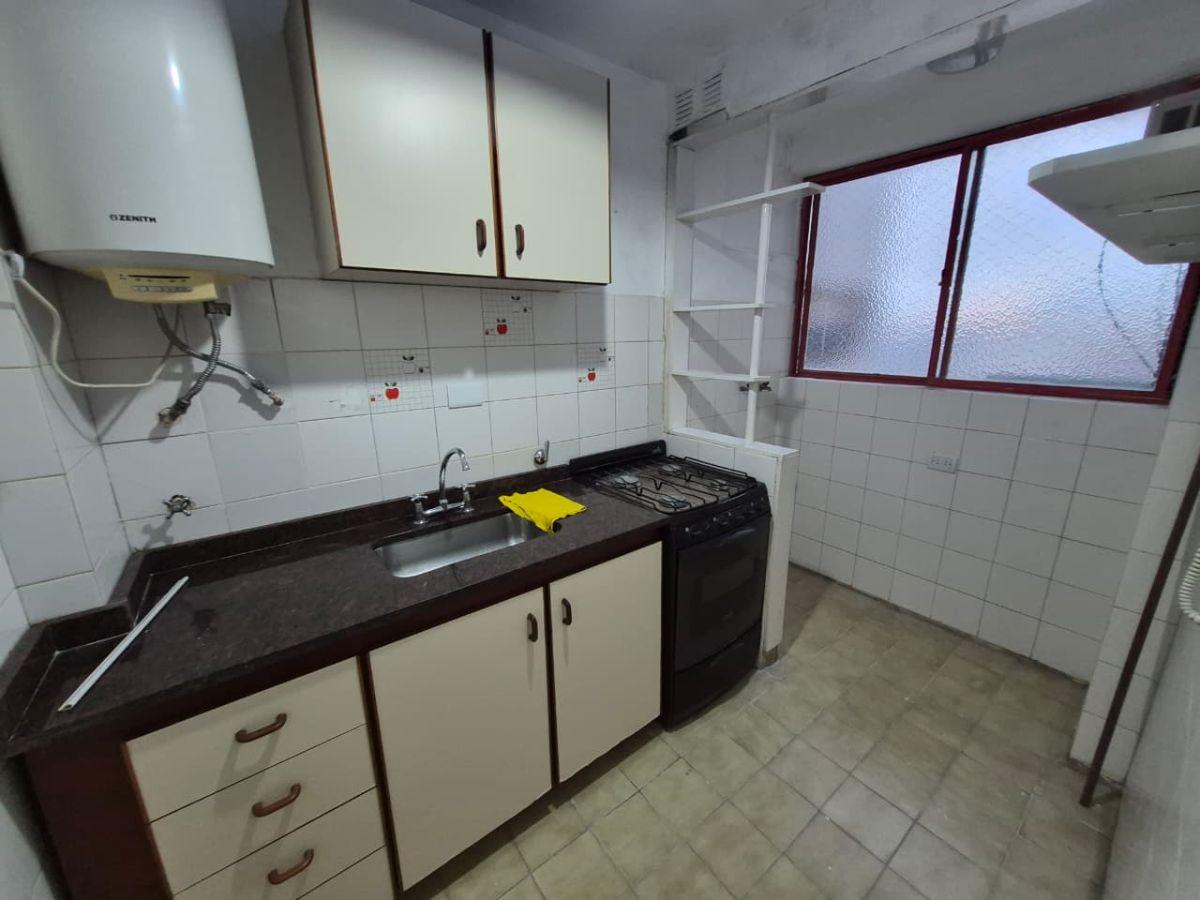 Foto de Departamento 2 ambientes impecable excelente ubicacion en centro, imagen 5