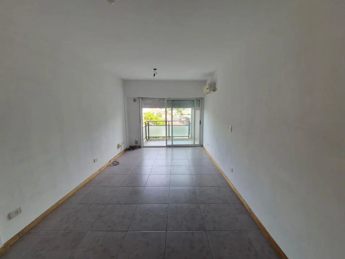 Excelente Monoambiente al frente con balcon y cochera 4