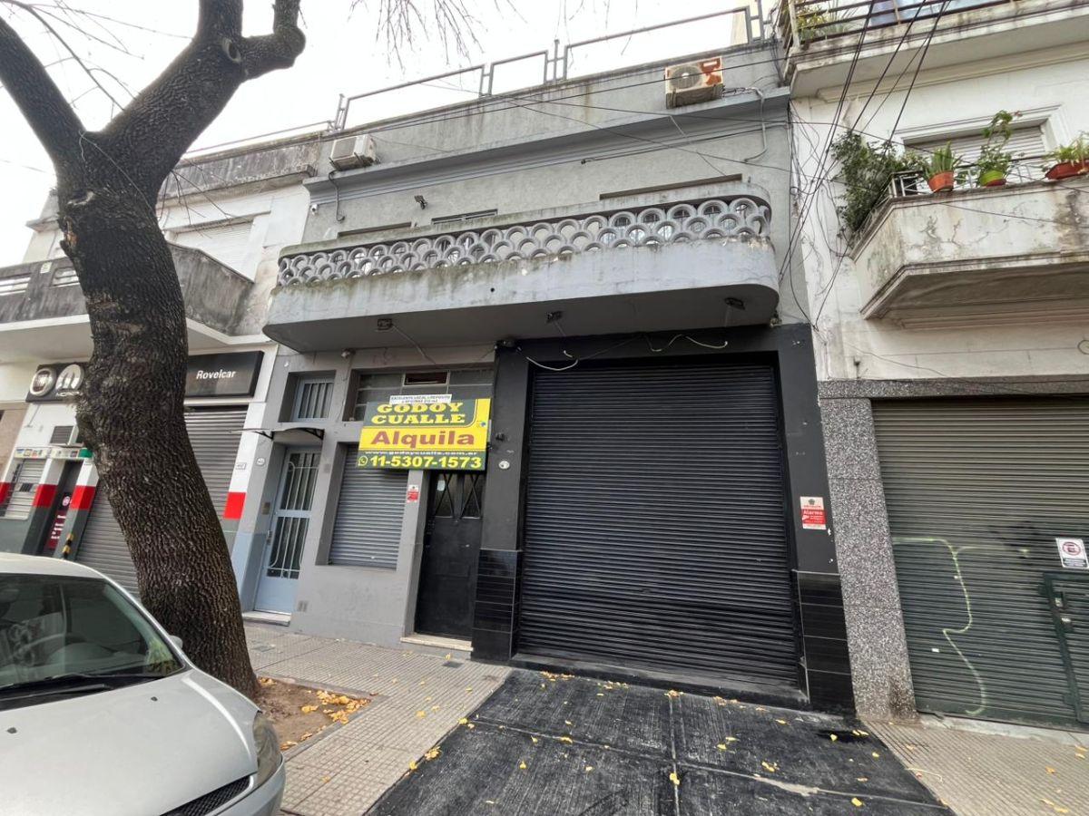 Galpon con vivienda de 5 ambientes con terraza propia, quincho y parrilla