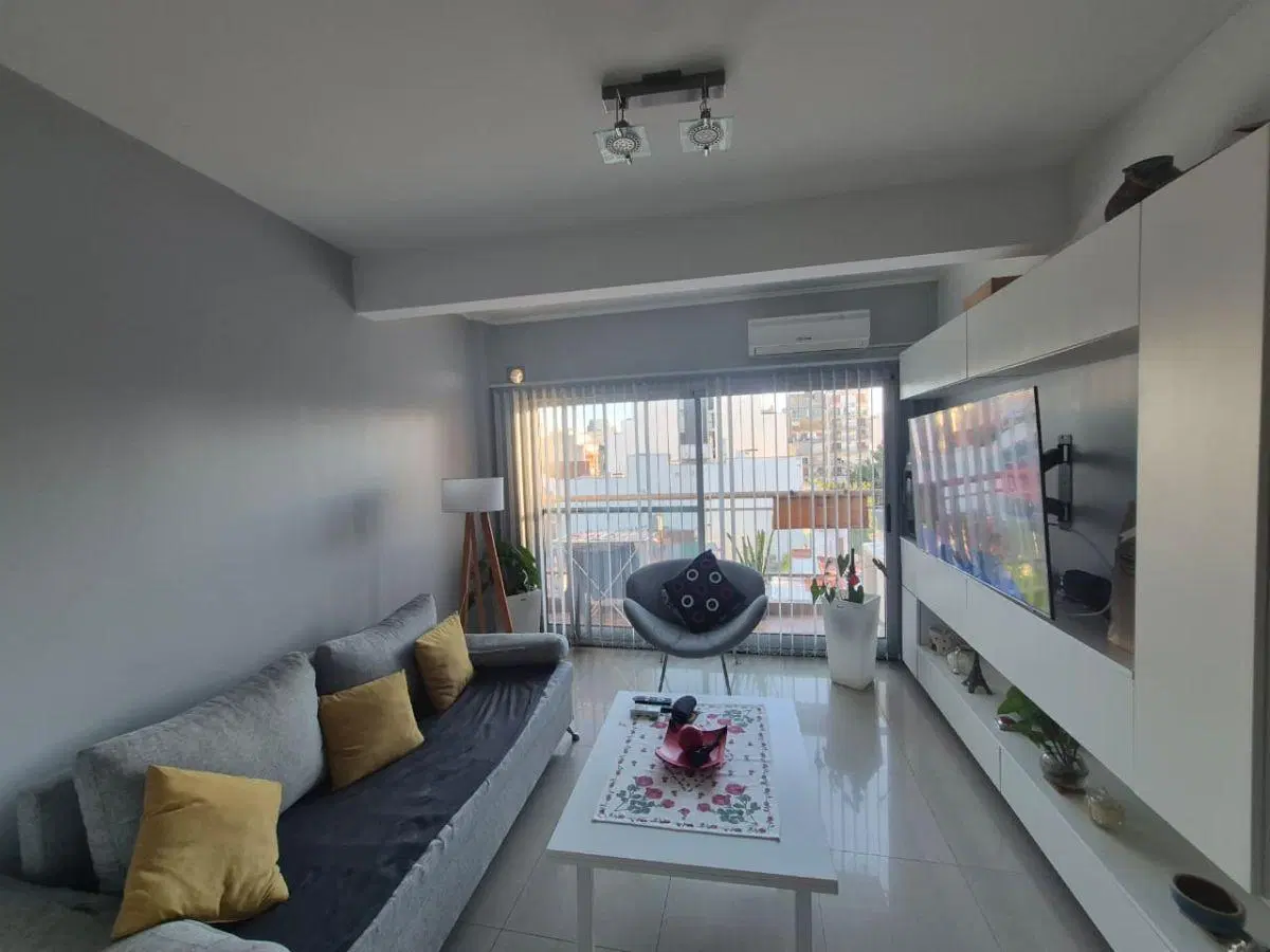 Departamento 2 ambientes en duplex al frente con balcon y cochera 2