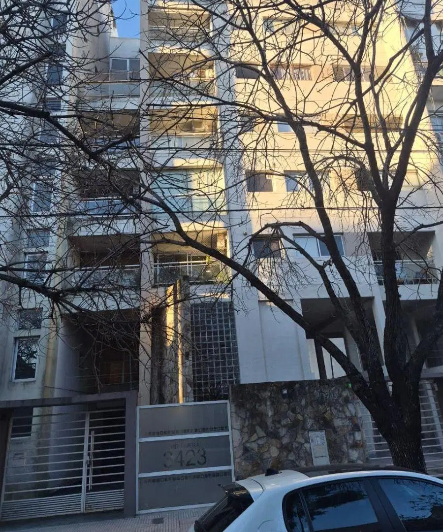 Departamento 2 ambientes en duplex al frente con balcon y cochera 4
