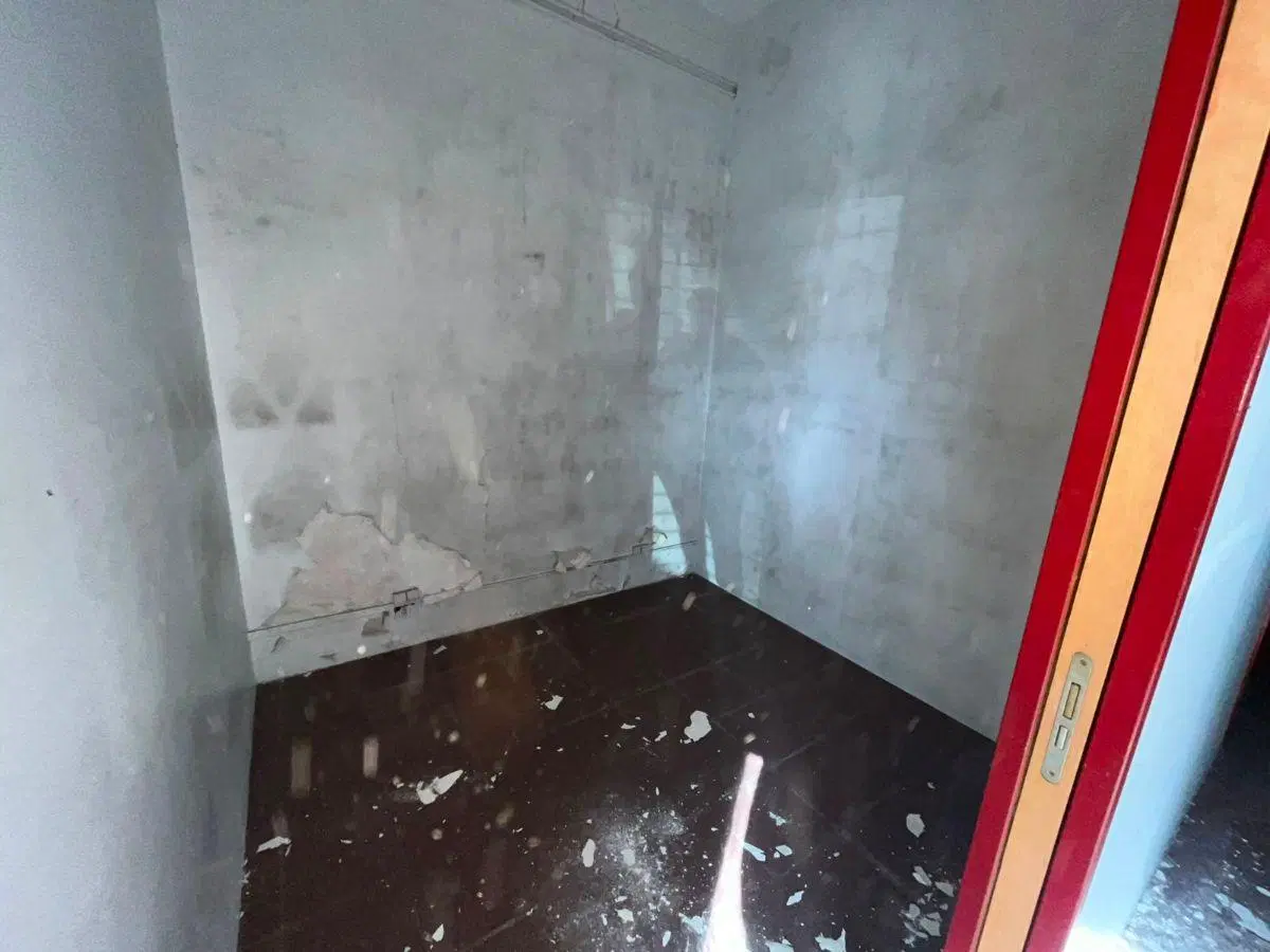 Local comercial con oficinas y terraza muy versatil 5