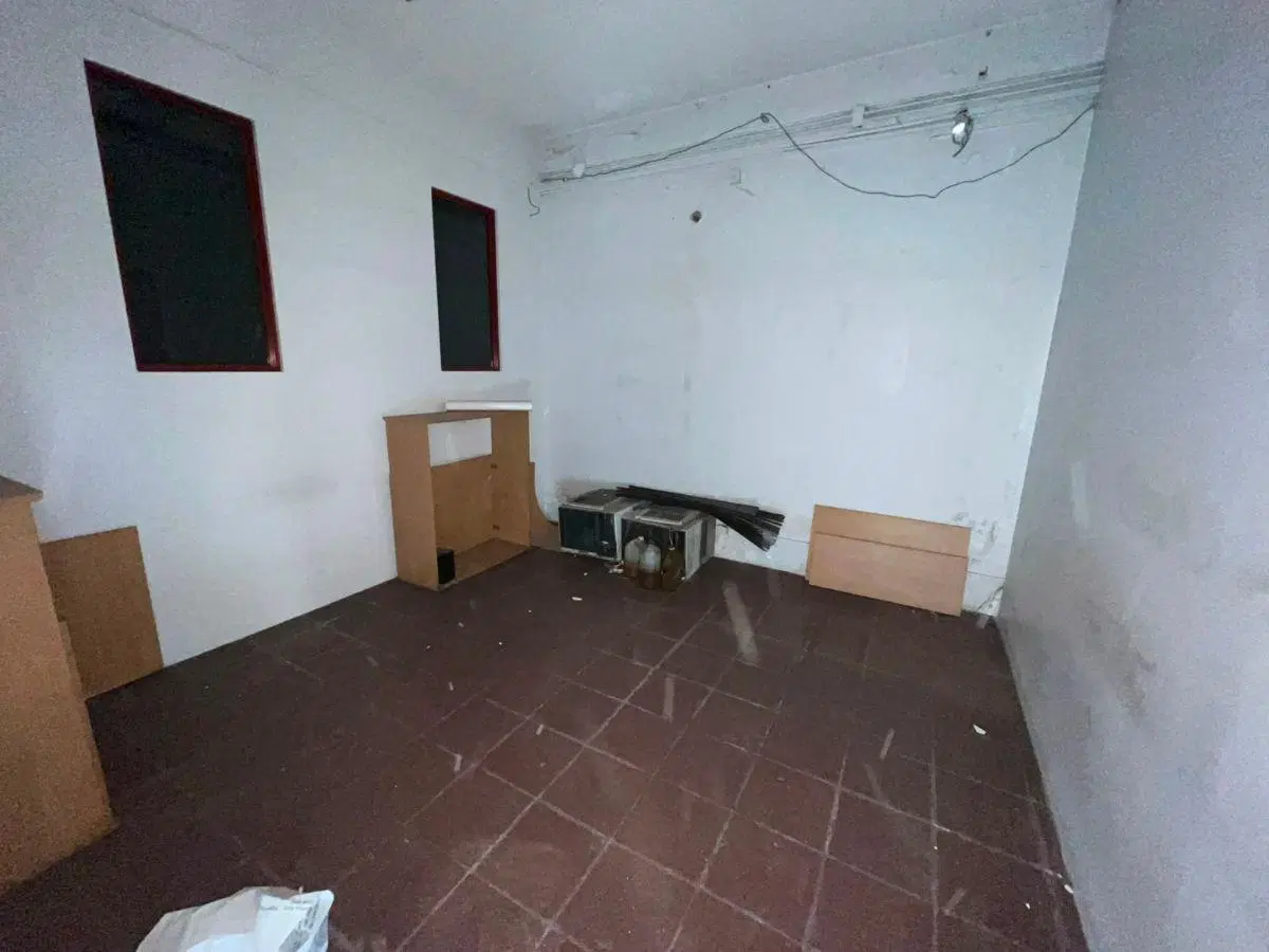 Local comercial con oficinas y terraza muy versatil 3
