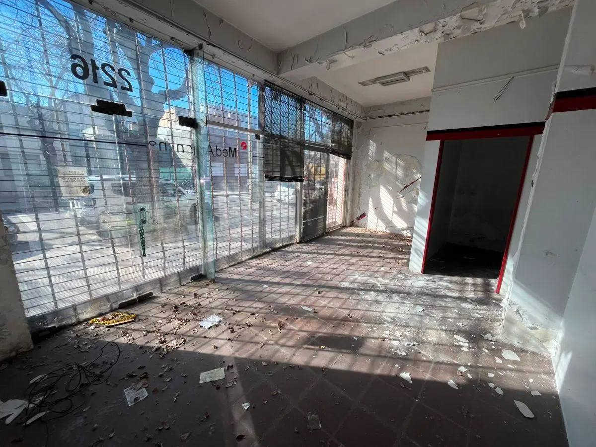Deposito comercial con oficinas y terraza muy versatil 2