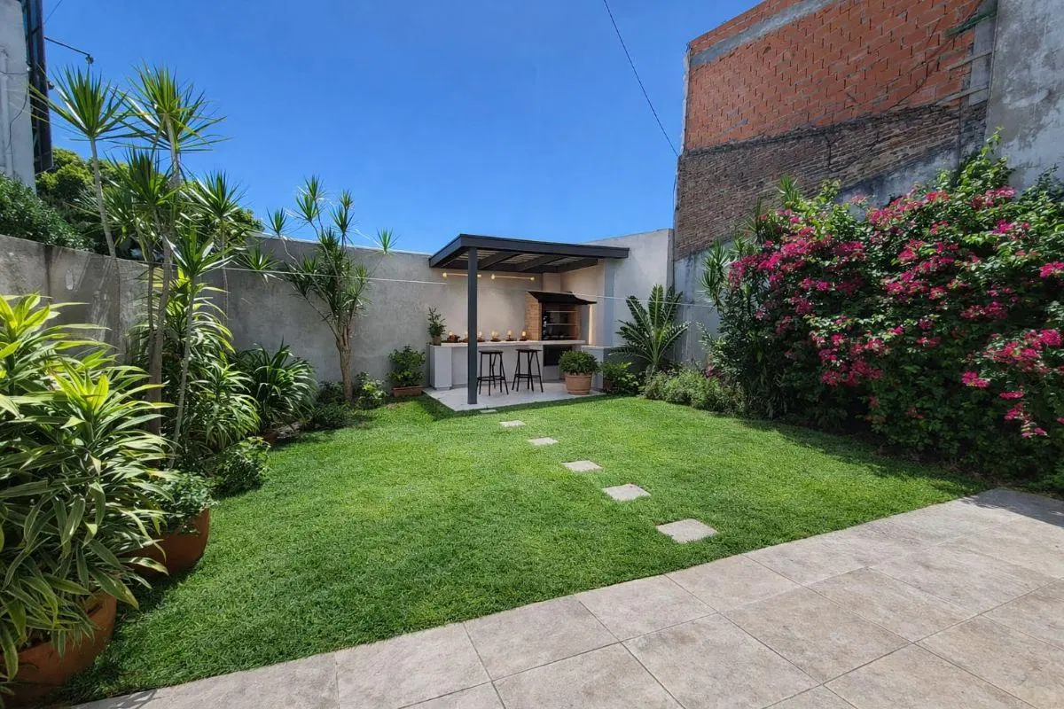 Departamento 4 ambientes con espectacular jardin 2