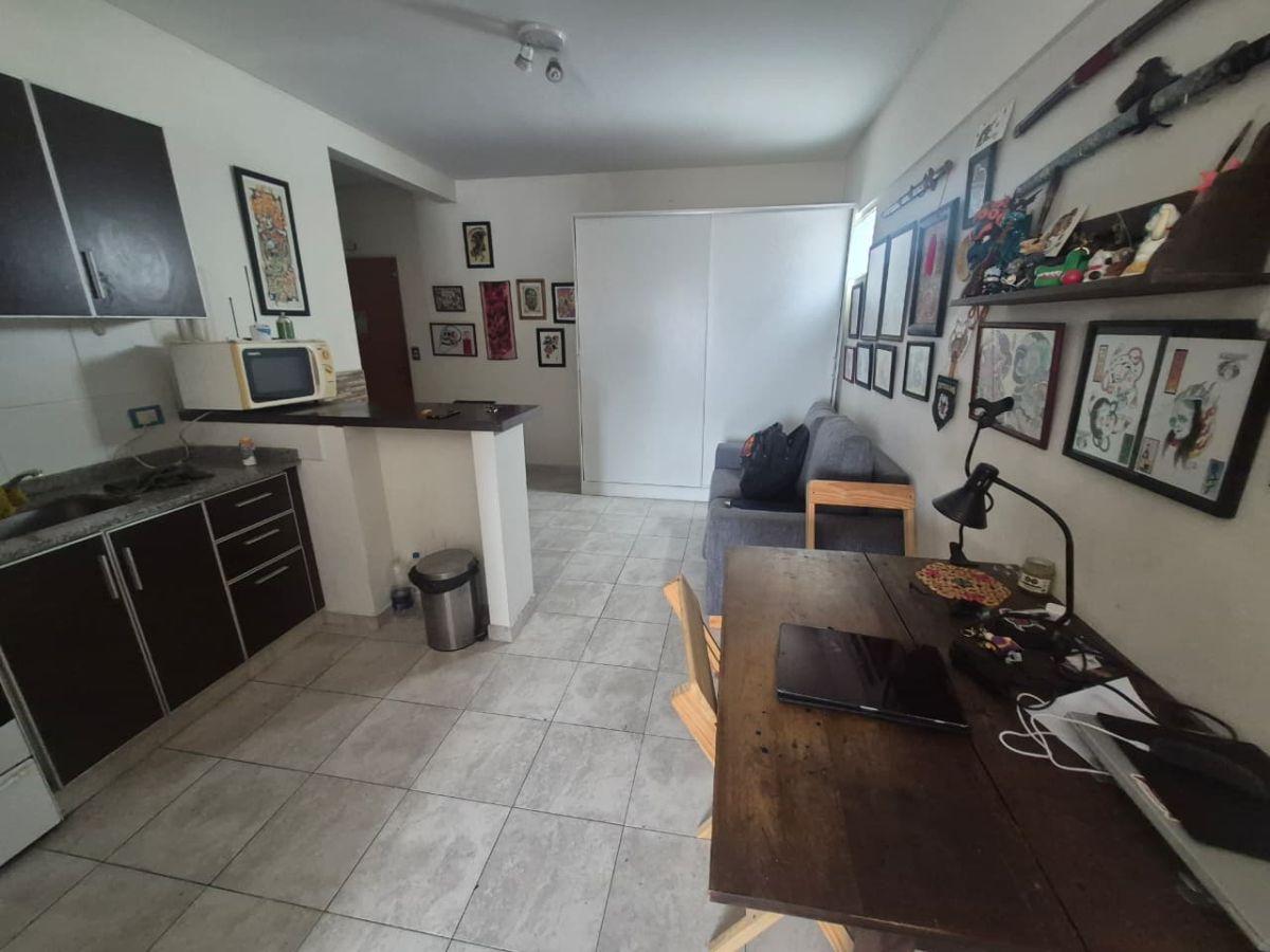 Foto de Monoambiente contrafrente con balcon excelente estado vista abierta, imagen 2