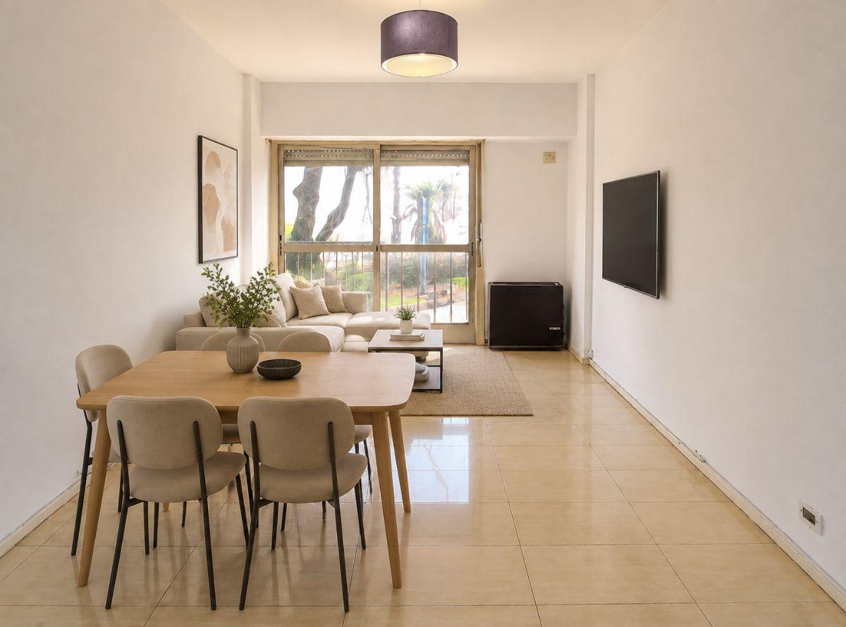 Foto de Departamento 3 ambientes frente con patio y balcon vista a la plaza muy, imagen 2