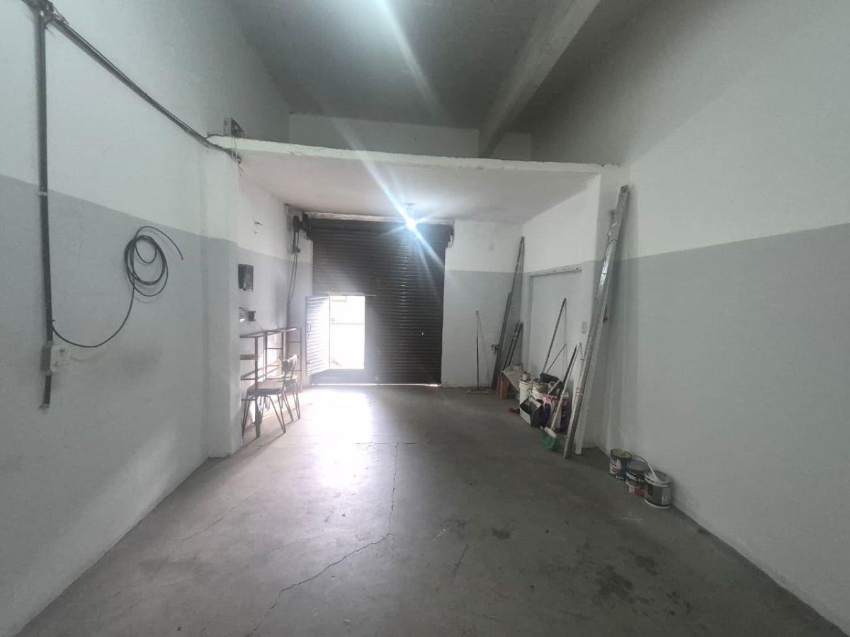 Foto de LOCAL A LA CALLE 3,8 MTS DE FRENTE, CON ENTREPISO, PERSIANA CON PUERTA, imagen 3