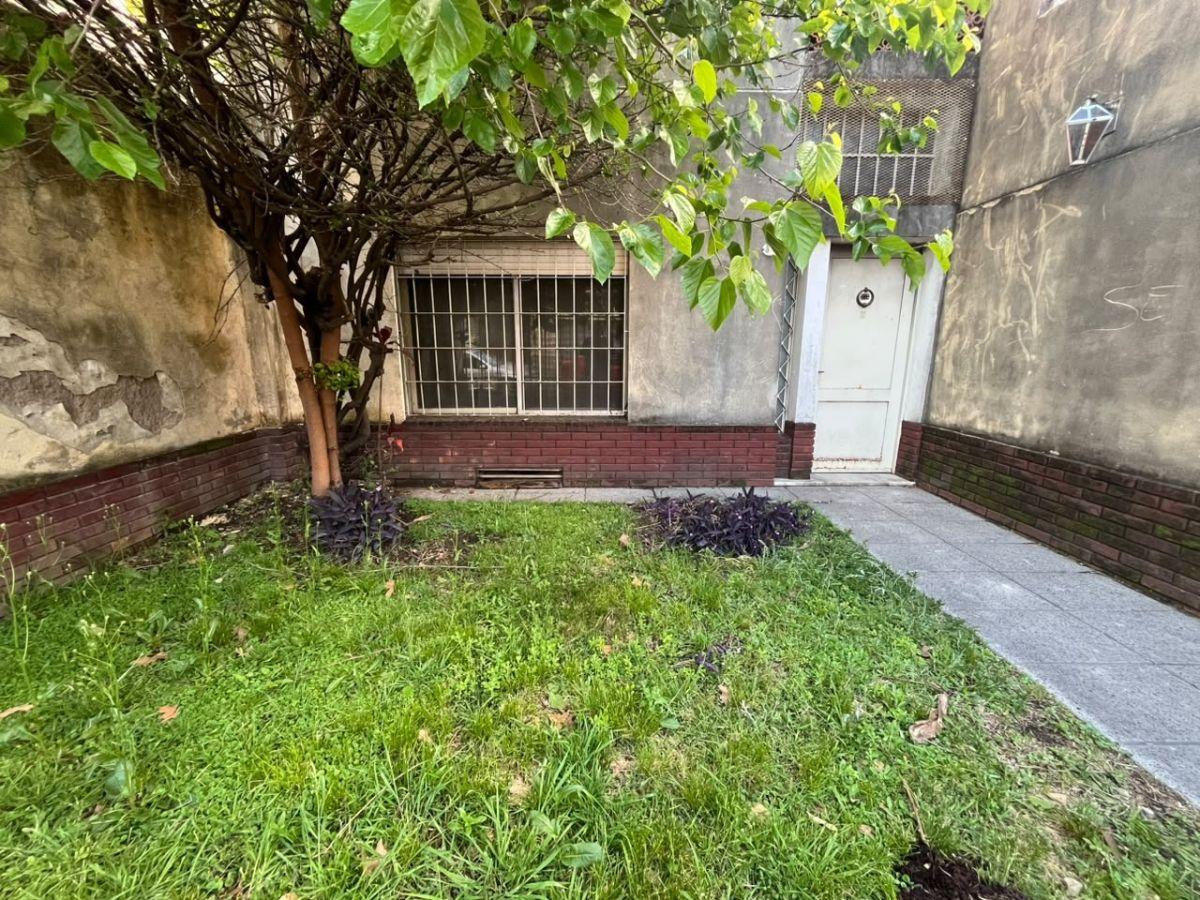 Foto de Casa 4 ambientes con cochera, patio, jardin de frente, terraza con, imagen 4