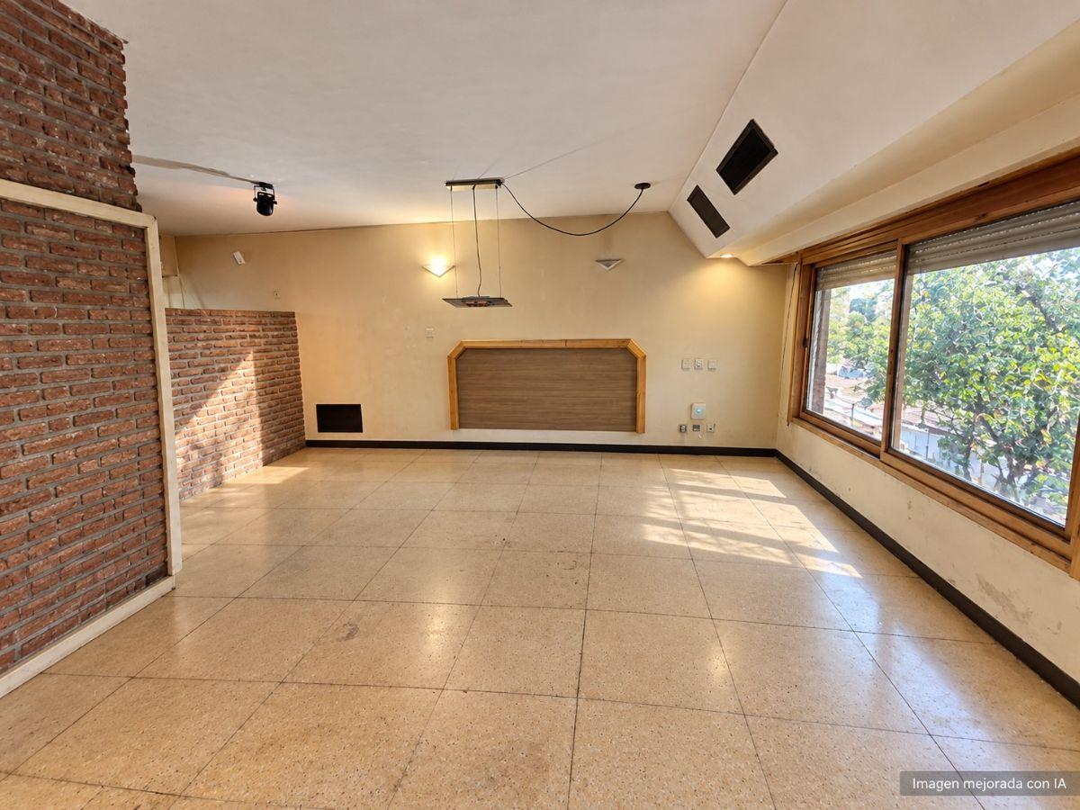Foto de Casa 6 ambientes con cochera ,jardin al frente y contrafrente y fondo, imagen 5