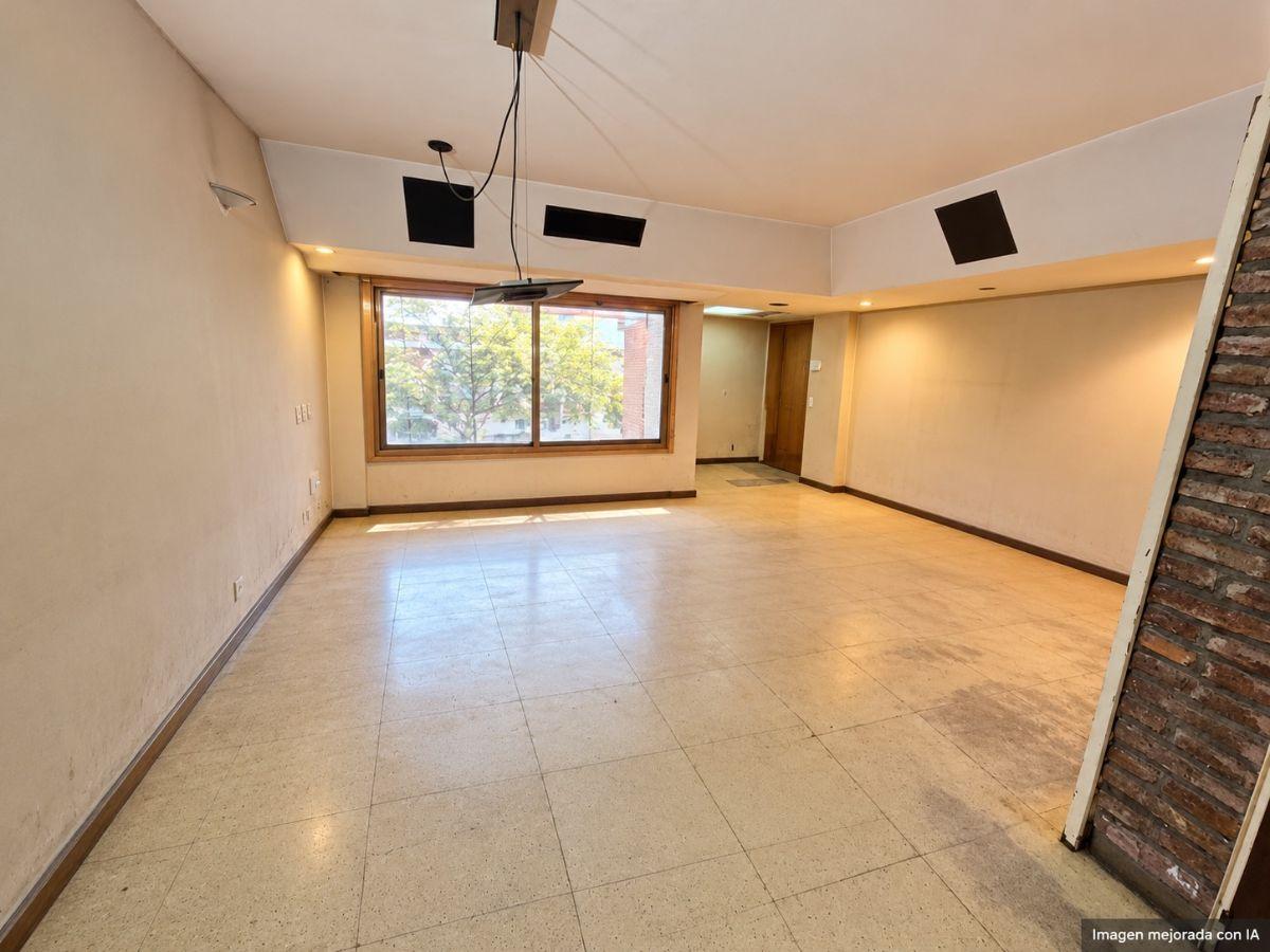 Foto de Casa 6 ambientes con cochera ,jardin al frente y contrafrente y fondo, imagen 3