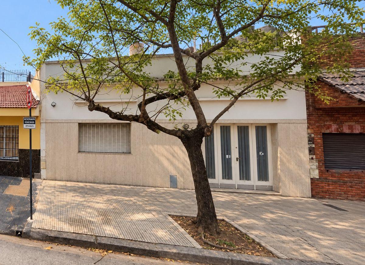Foto de Casa 4 ambientes con cochera y patio al contrafrente y terraza, imagen 1