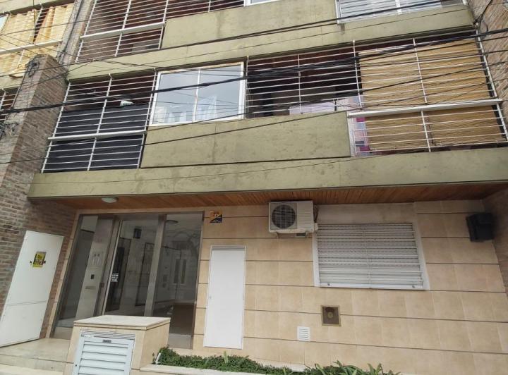 Arroyito, a metros Av. Alberdi 2