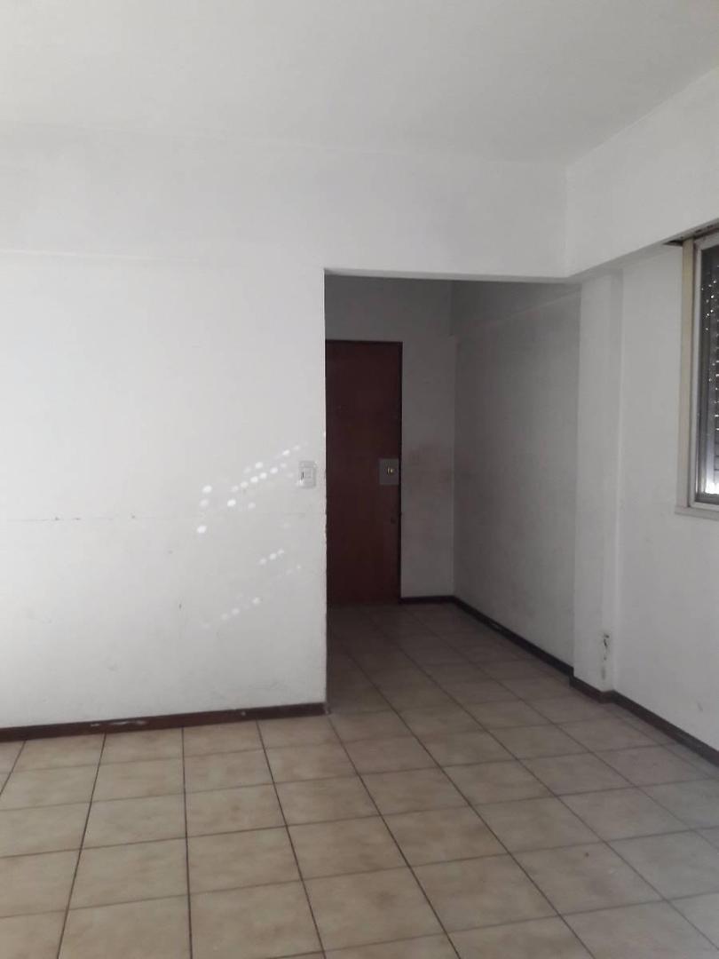 Departamento 3 Ambientes con Balcón. Excelente Ubicación. Op 3