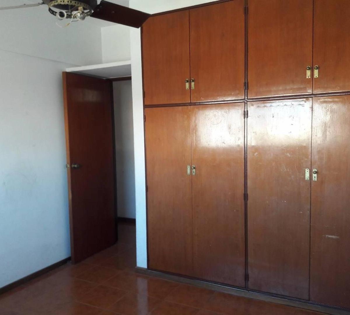 Departamento 3 Ambientes con Balcón. Excelente Ubicación. Op 2