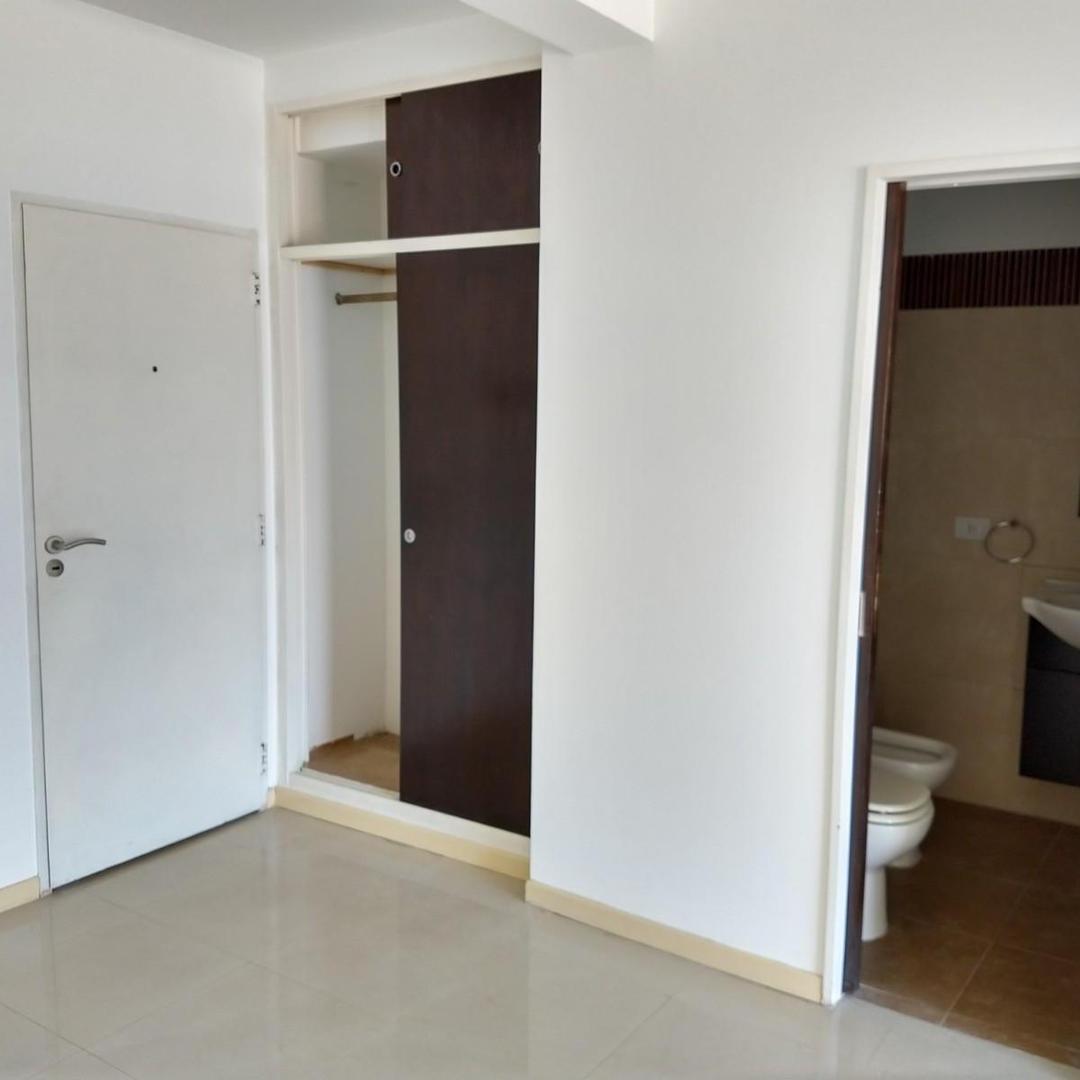 San Martín Centro. Depto. Monoambiente Impecable C/balcón 5