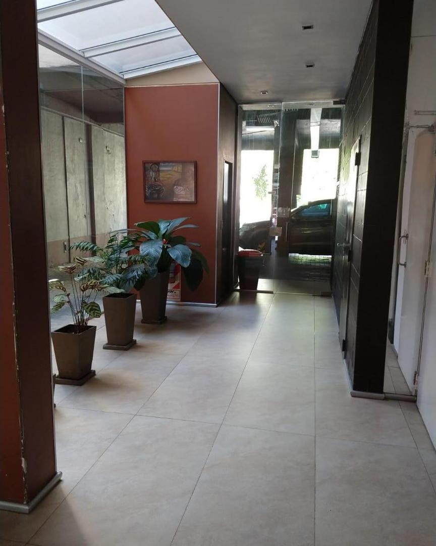San Martín Centro. Depto. Monoambiente Impecable C/balcón 3