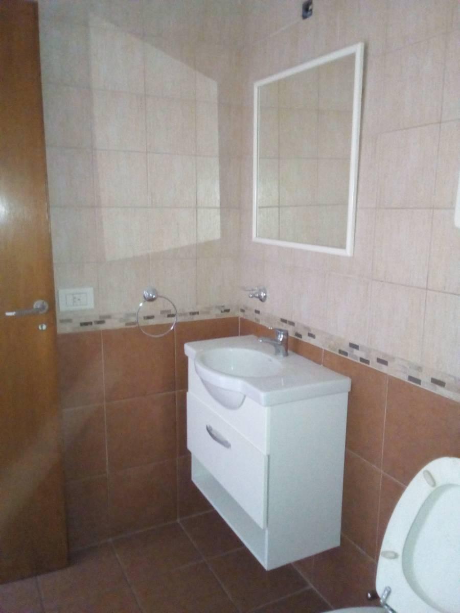 San Martín Centro. Depto. 2 Ambientes Impecable con Balcón y Cochera 1