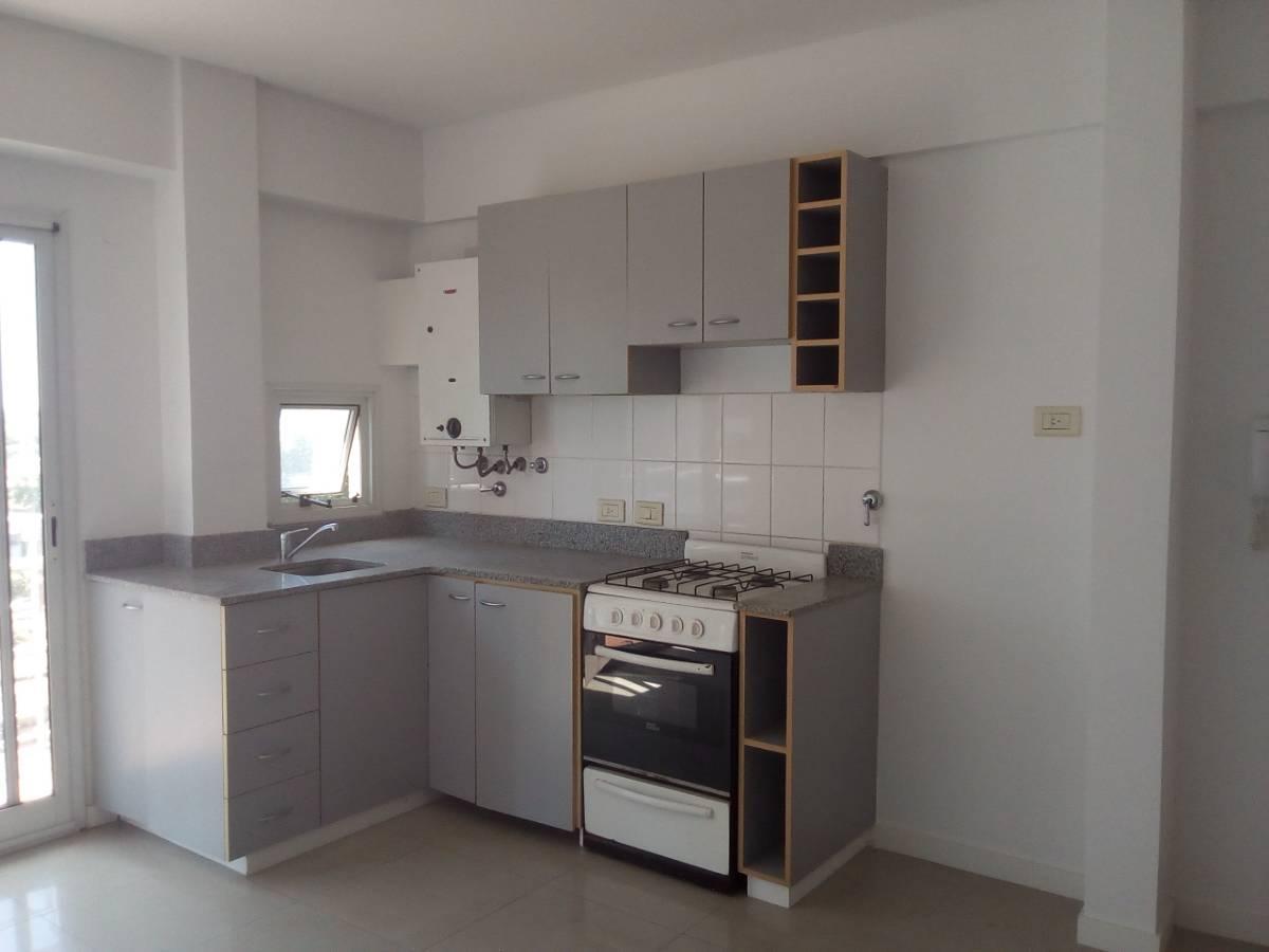 San Martín Centro. Depto. 2 Ambientes Impecable con Balcón y Cochera 5