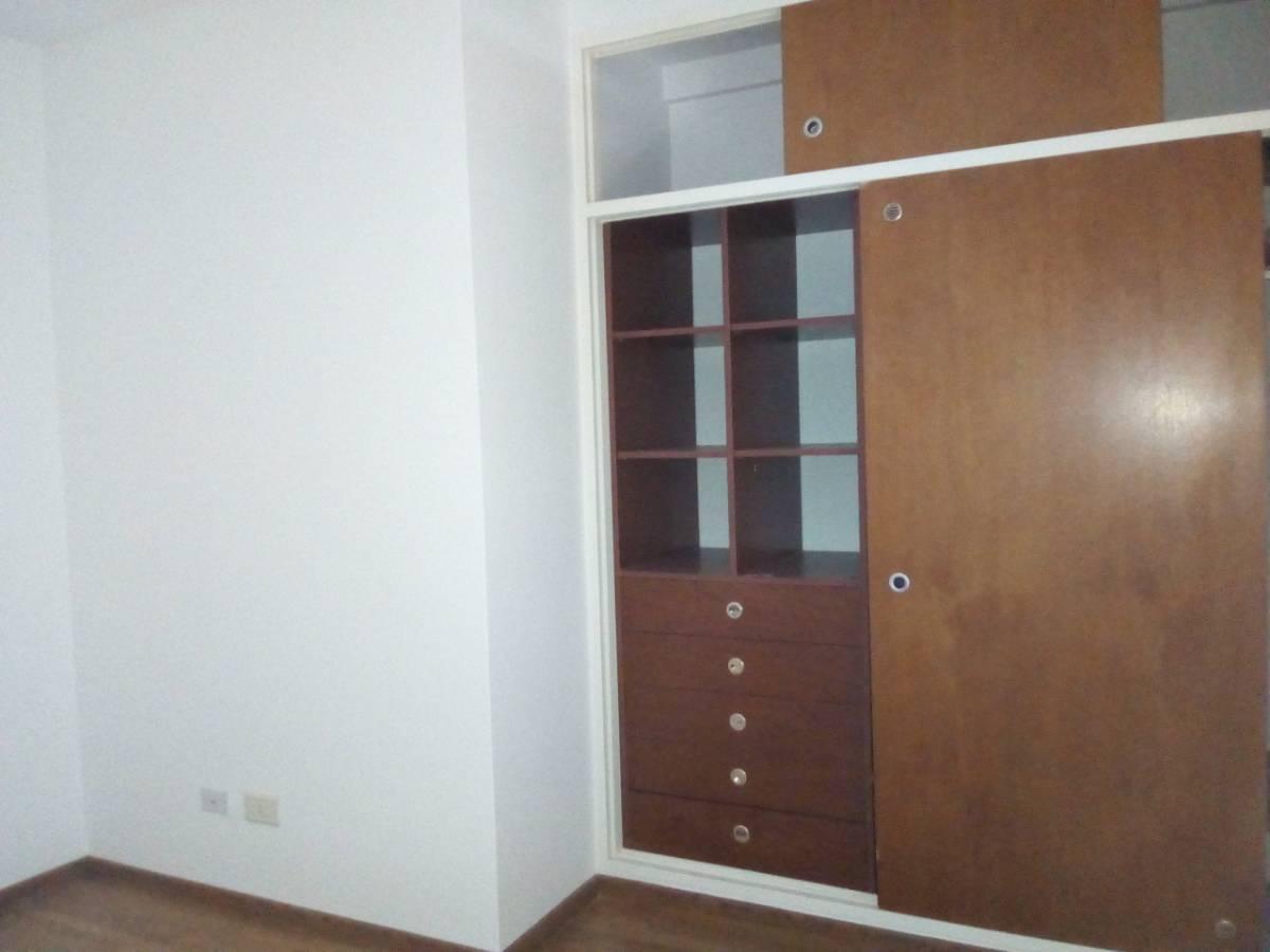 San Martín Centro. Depto. 2 Ambientes Impecable con Balcón y Cochera 5