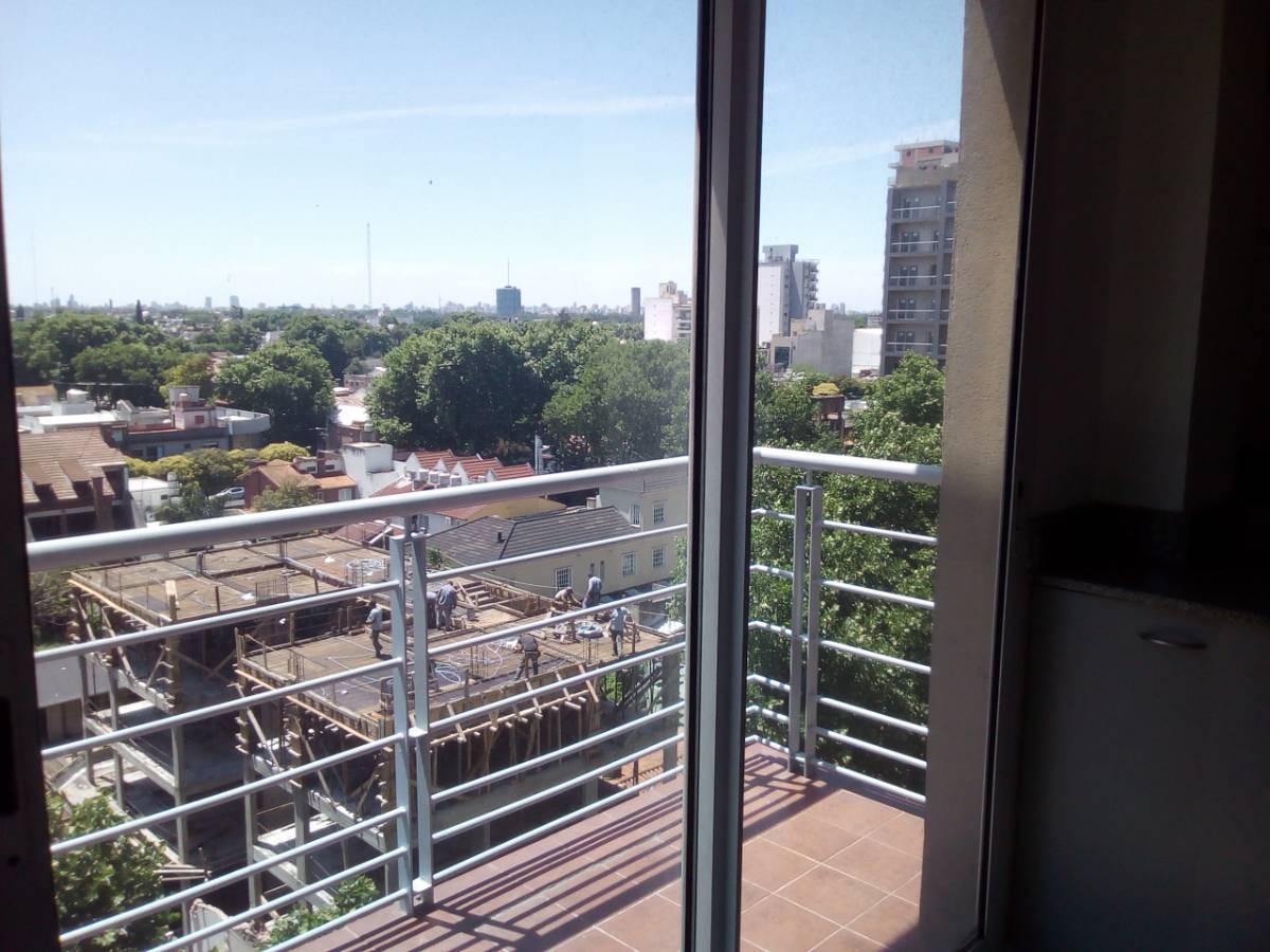 San Martín Centro. Depto. 2 Ambientes Impecable con Balcón y Cochera 2
