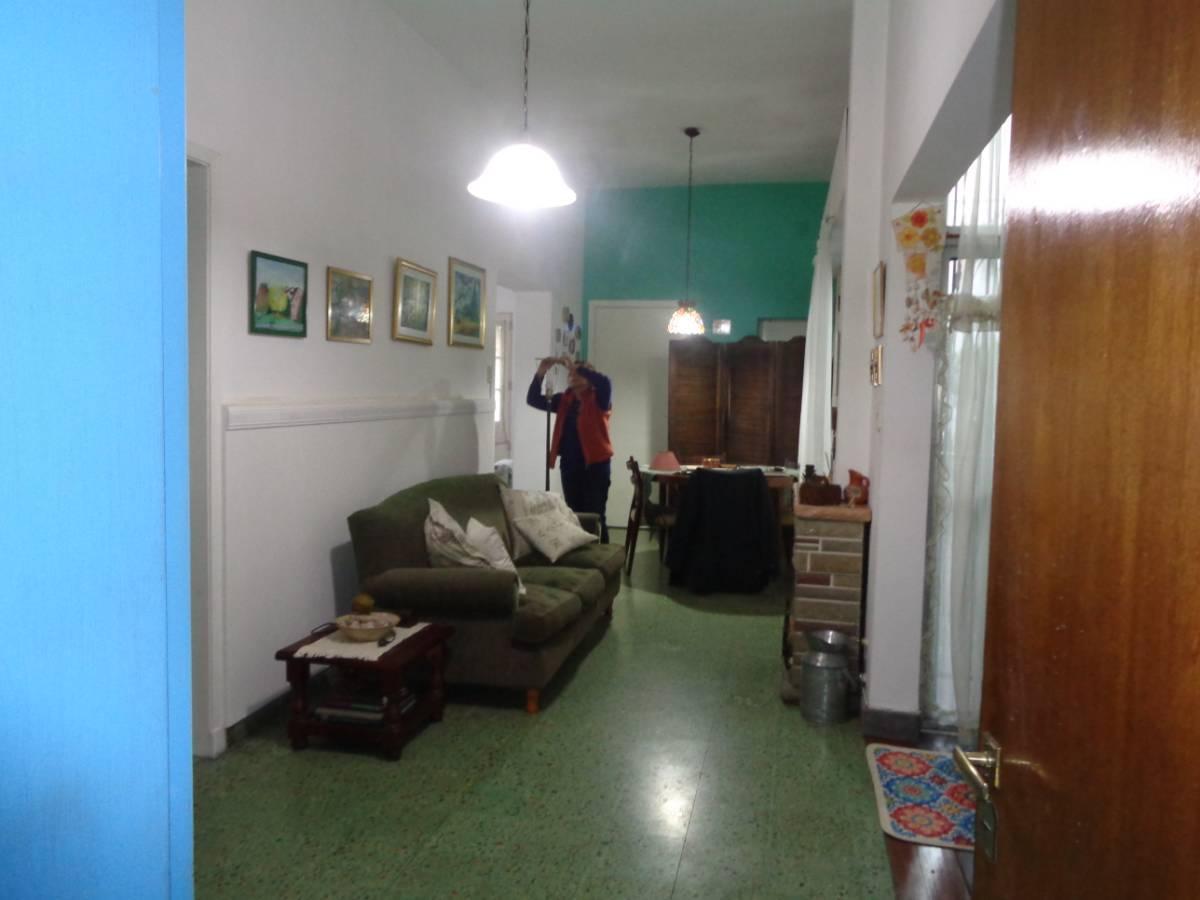 San Martín. Casa en Lote Propio de 7 Ambientes. Dos Plantas con Cochera Cubierta 2