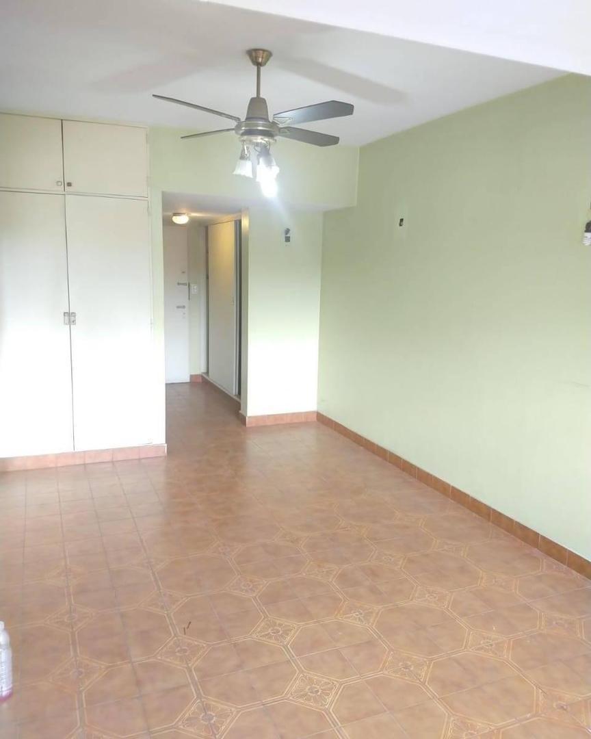 San Martín Centro. Depto 3 Amb Muy Amplio C/balcón + Cochera 1