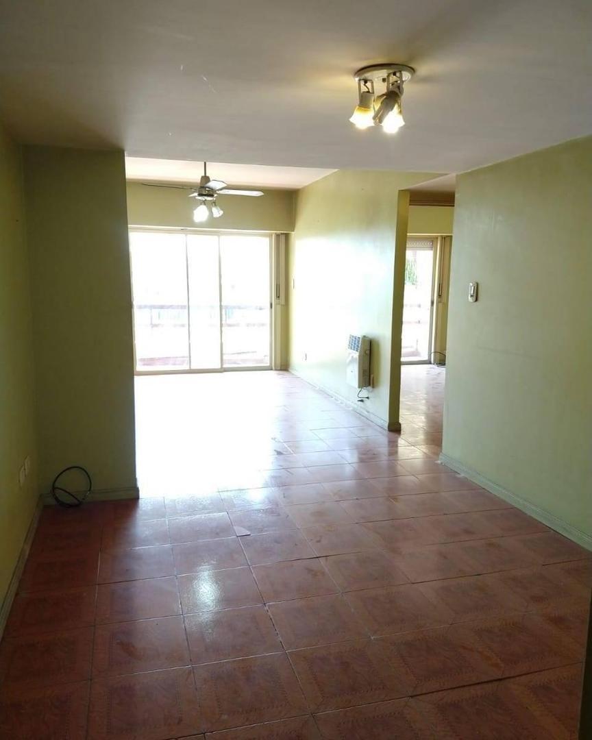 San Martín Centro. Depto 3 Amb Muy Amplio C/balcón + Cochera 2