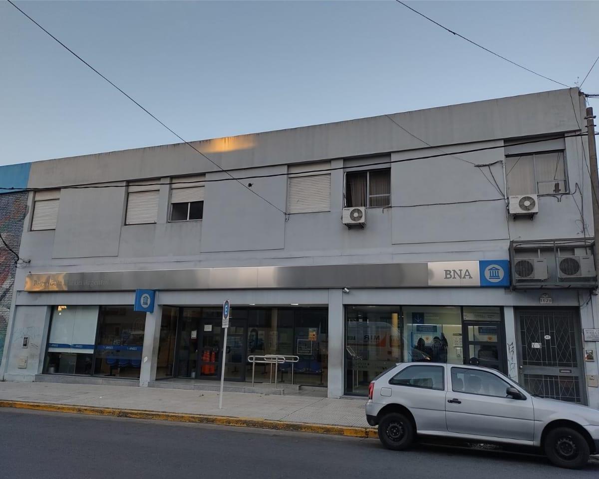 San Martín Centro. Depto. 3 Amb. 1° Piso X Escalera, Próximo a Plaza Kennedy 3