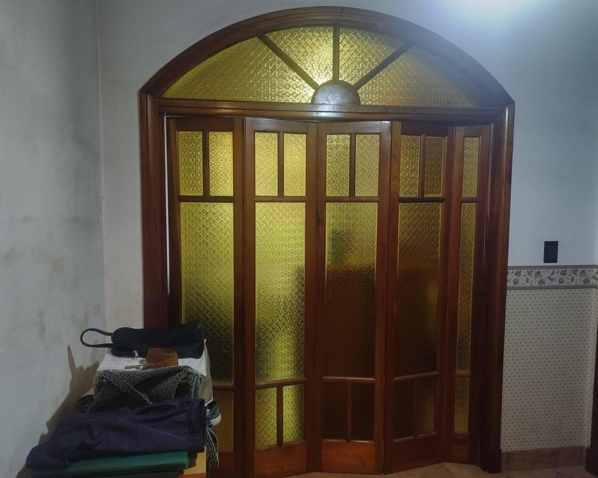 San Martín Centro. Casa en Lote de 8,66 X 43,30 Sobre Av 25 de Mayo Al 1800 4