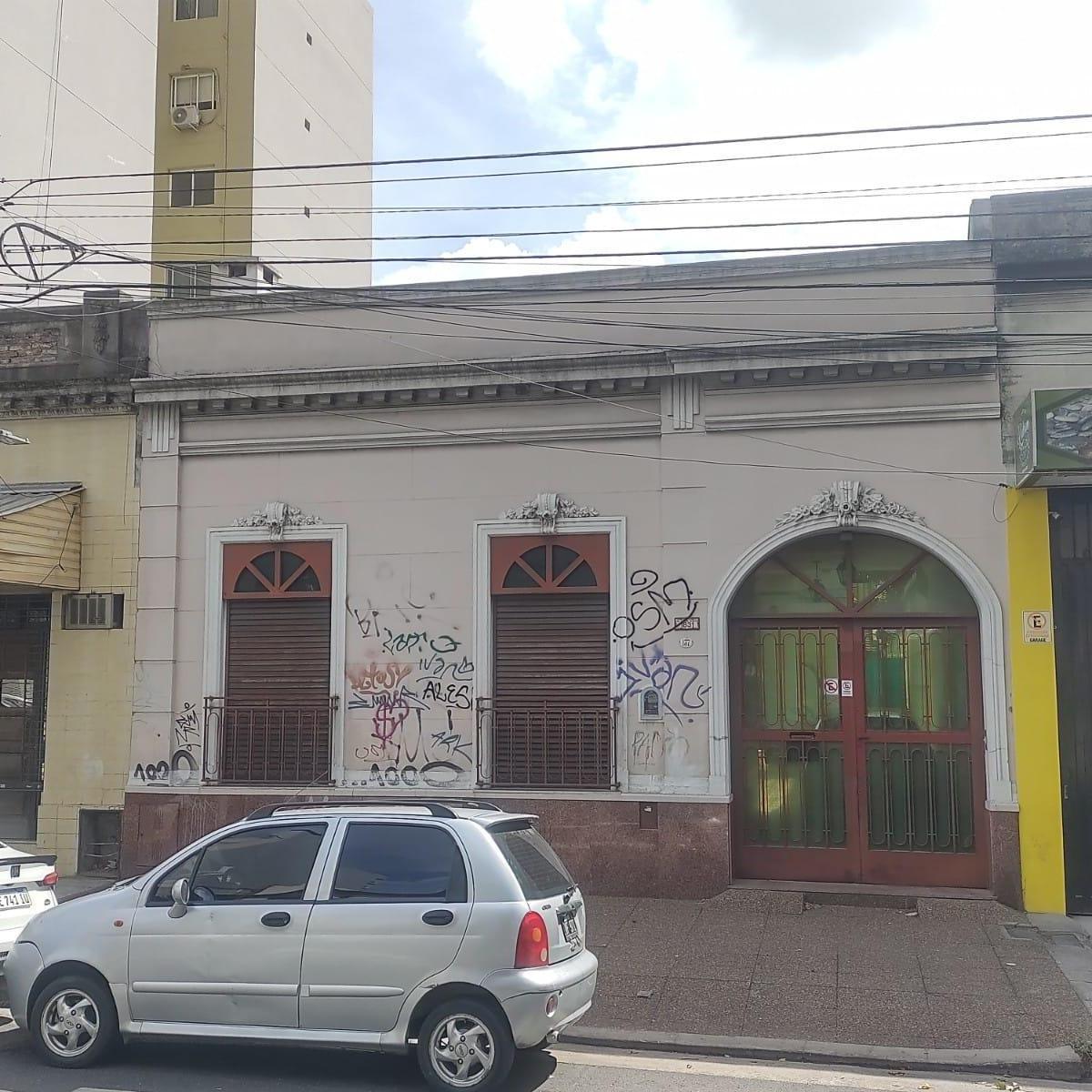 San Martín Centro. Casa en Lote de 8,66 X 43,30 Sobre Av 25 de Mayo Al 1800 5