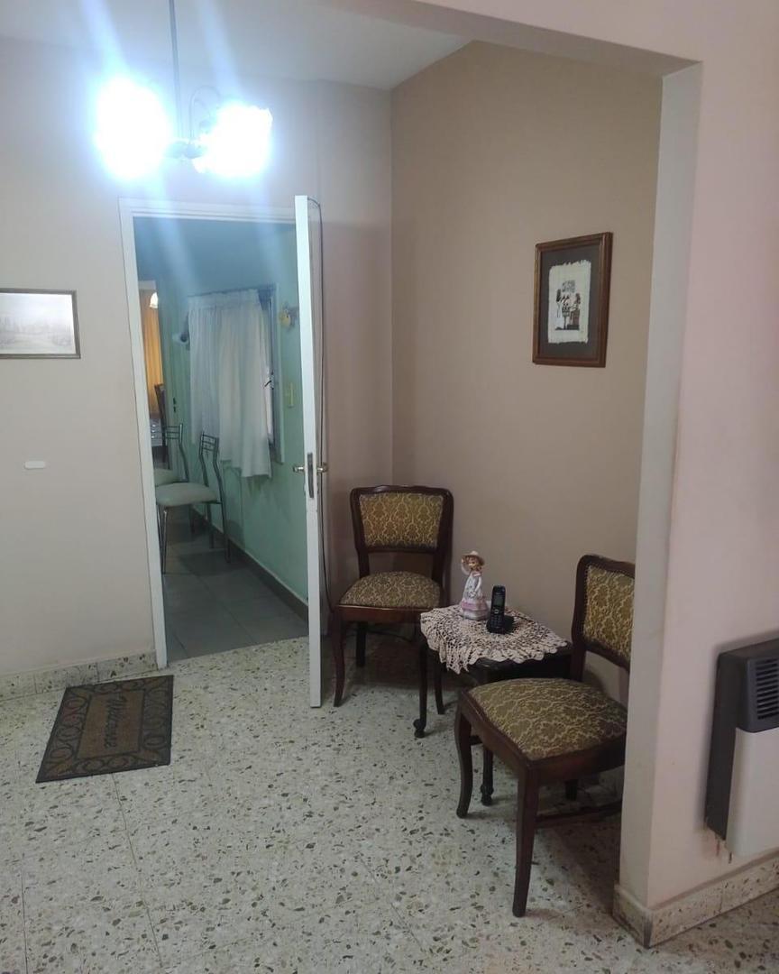 San Martín Centro. Amplio Departamento de 4 Ambientes con 2 1