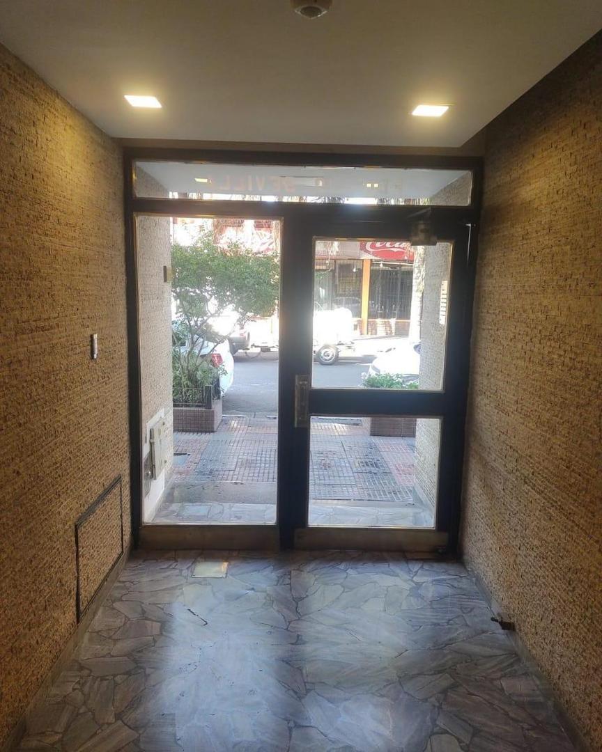 San Martín Centro. Amplio Departamento de 4 Ambientes con 2 2