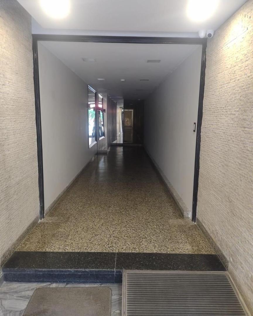 San Martín Centro. Amplio Departamento de 4 Ambientes con 2 2