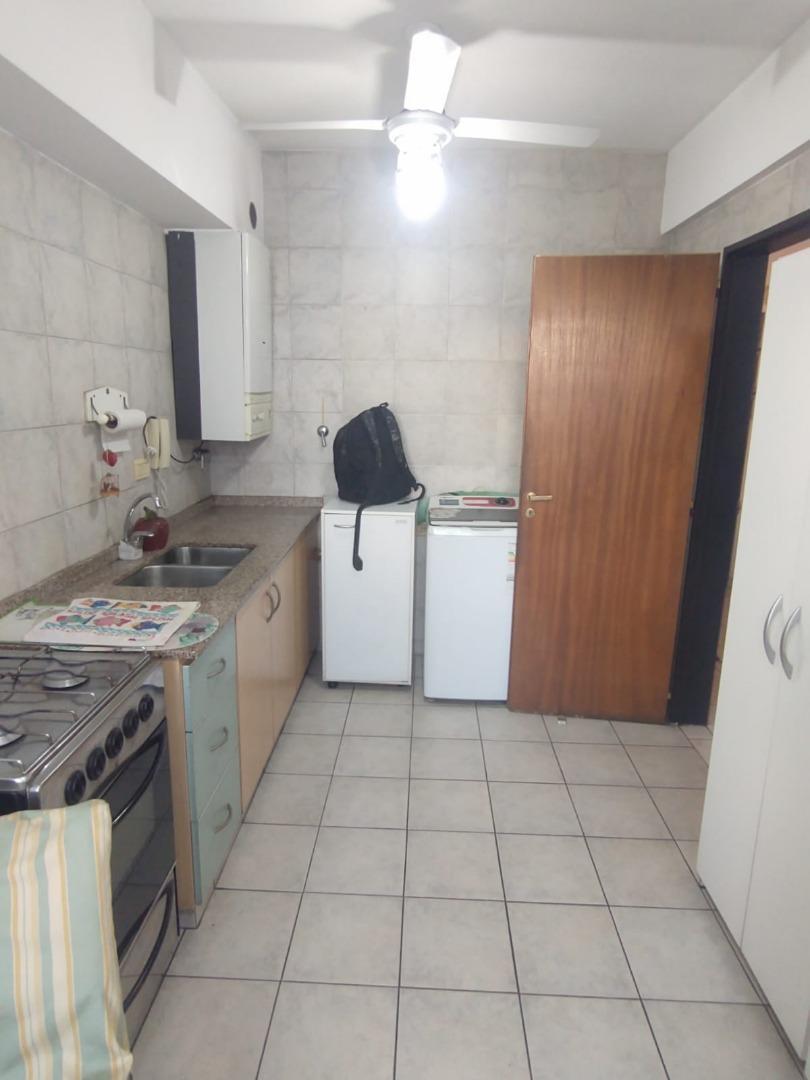 San Martín Centro. Depto. 2 Amb. C/balcón y Cochera 4