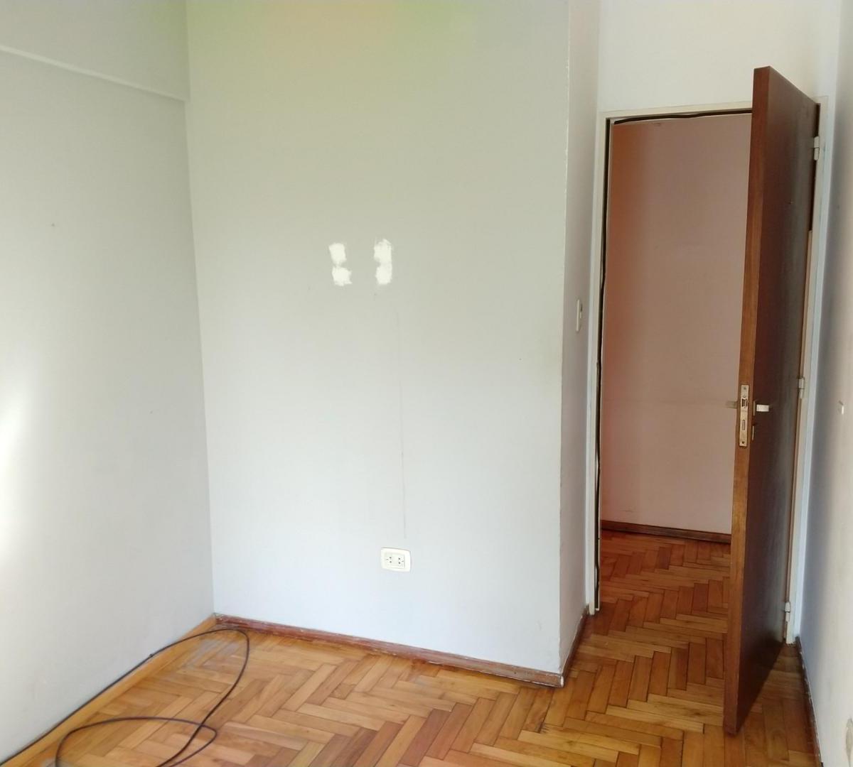 San Martín Centro. Depto. 3 Amb. C/balcón, Patio y Cochera 4