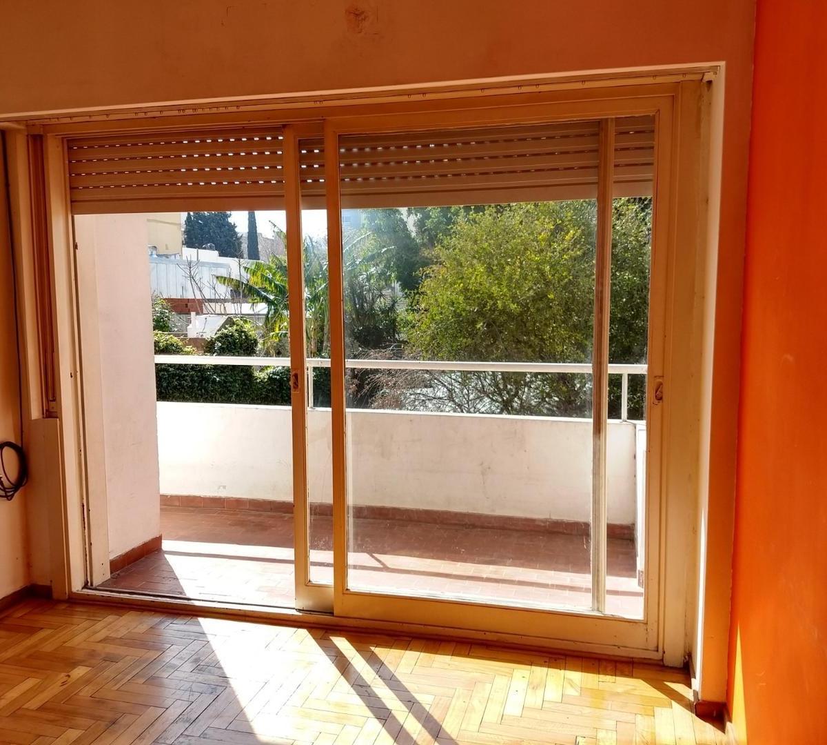 San Martín Centro. Depto. 3 Amb. C/balcón, Patio y Cochera 5