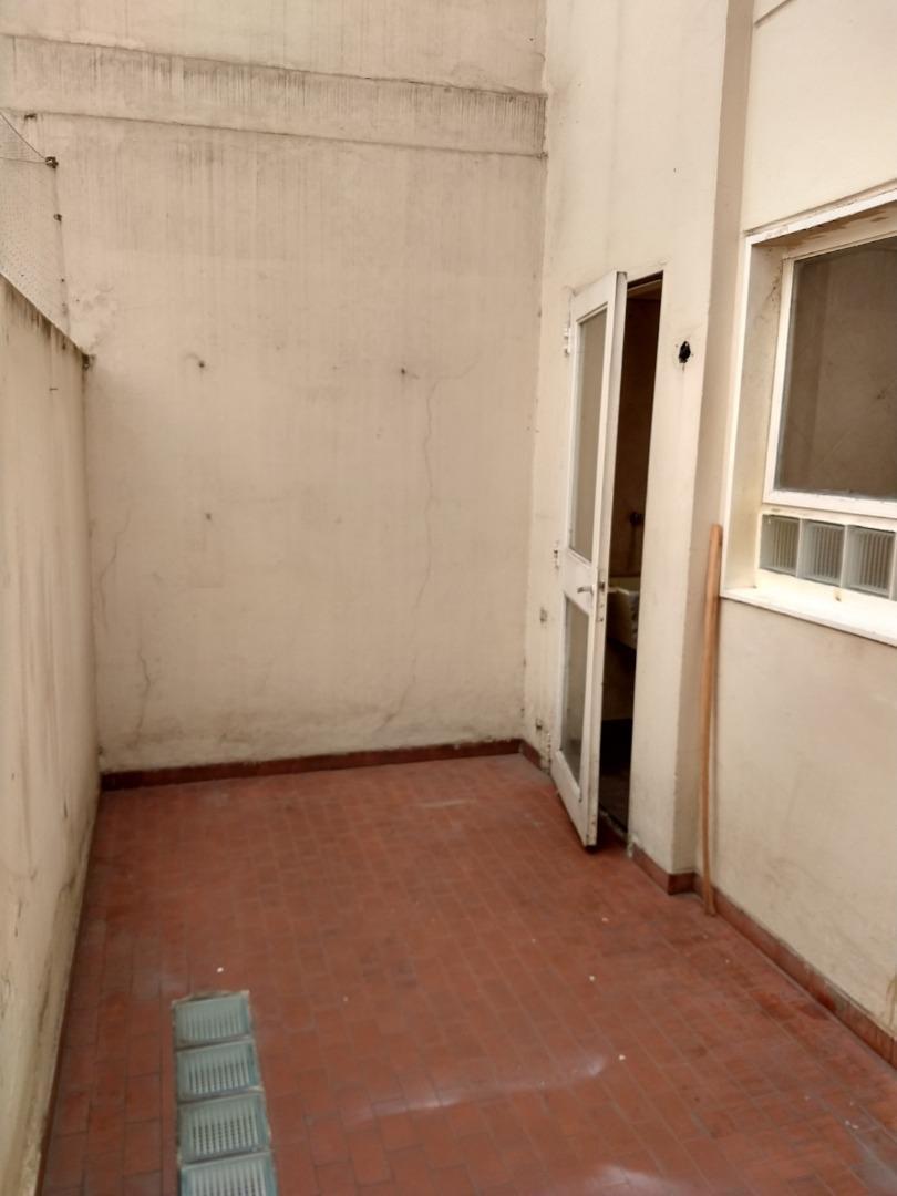 San Martín Centro. Depto. 3 Amb. C/balcón, Patio y Cochera 2