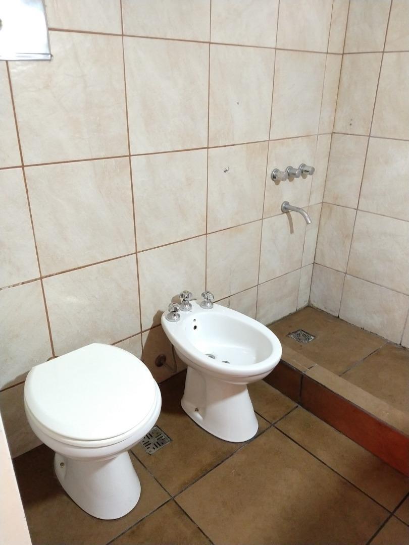 San Martín Centro. Depto. 3 Amb. C/balcón, Patio y Cochera 1