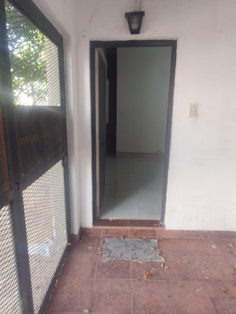 Foto de Santos Lugares. PH 2 amb. amplio al frente c/patio, imagen 4