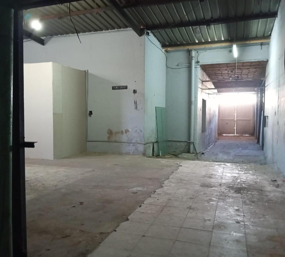 Galpón Al Cotrafrente de 119 M.2 con Entrada Para Vehículo 4
